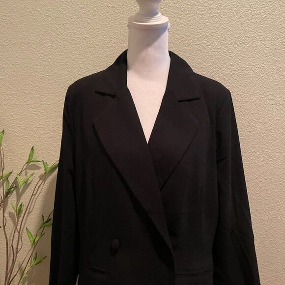 JustFab Long BlacK Button Blazer with Cuffed Designed Sleeves - Size M - Picture 2 of 13